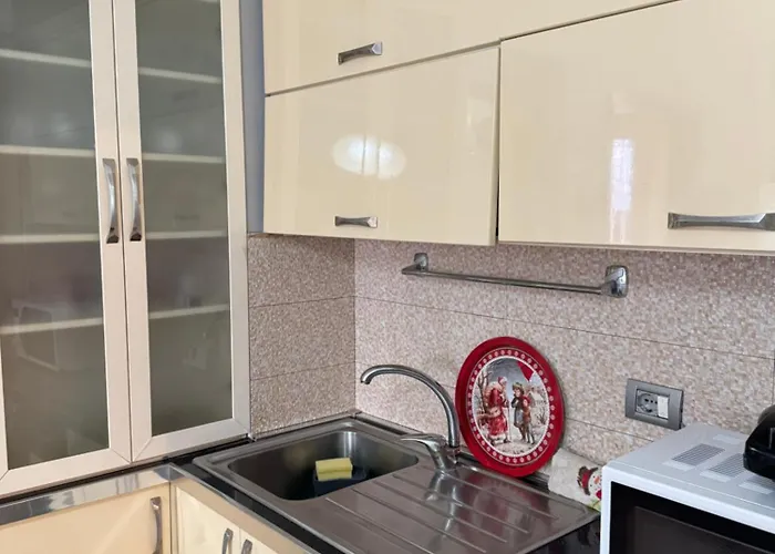 Centre Lions Gate 10 * Τίρανα