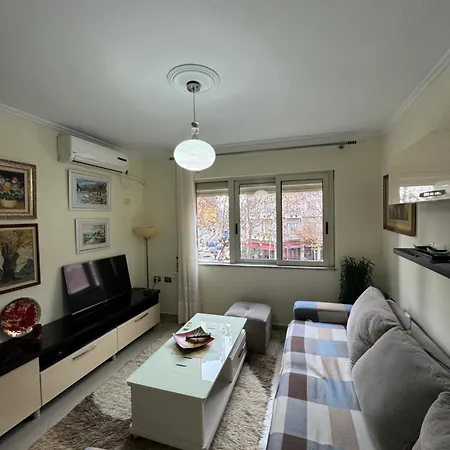 Centre Lions Gate 10 公寓