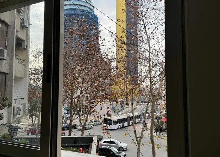 Centre Lions Gate 10 Lägenhet Tirana