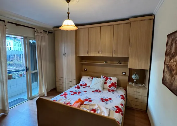 Centre Lions Gate 10 公寓