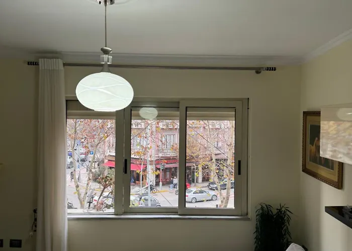 Centre Lions Gate 10 * 地拉那